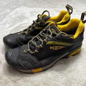 Keen hiking shoe mens size 8